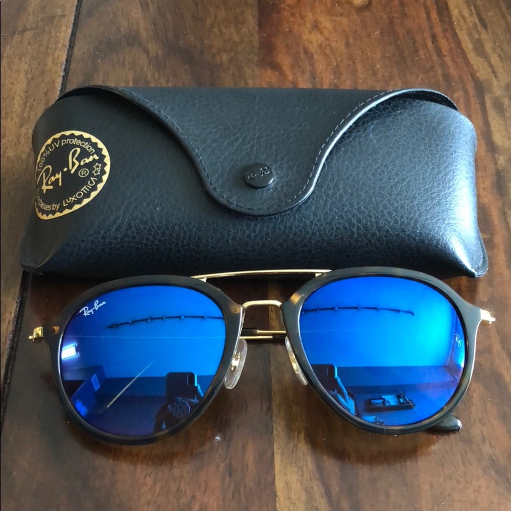Women’s Rayban sunglasses
